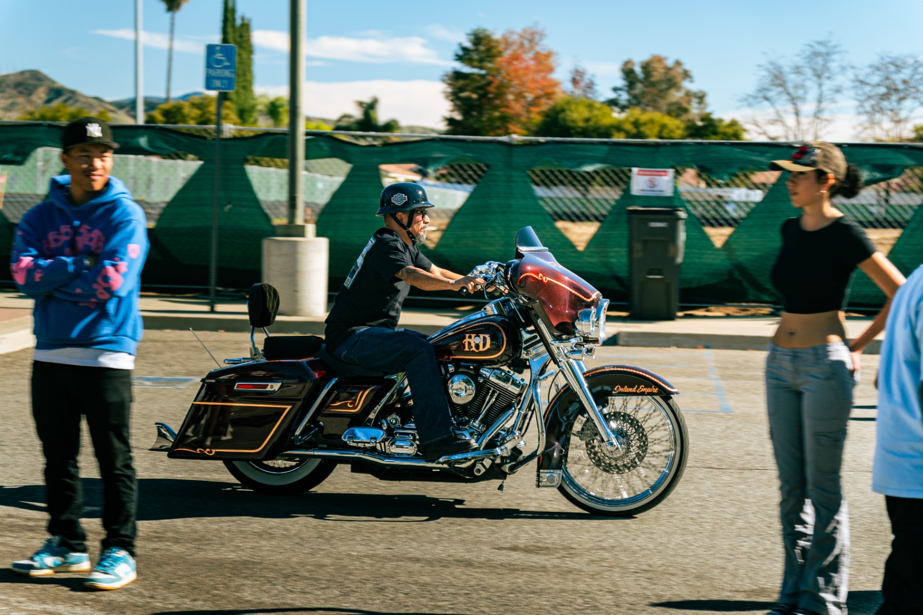 Pinstriped custom Harley bagger rolling through the crowd at the meet